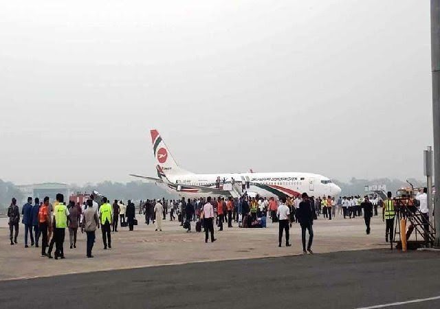 #Breaking : बांग्लादेश में दुबई के विमान को हाईजेक करने की कोशिश, विमान में चली थी गोली #Breaking : बांग्लादेश में दुबई के विमान को हाईजेक करने की कोशिश, विमान में चली थी गोली