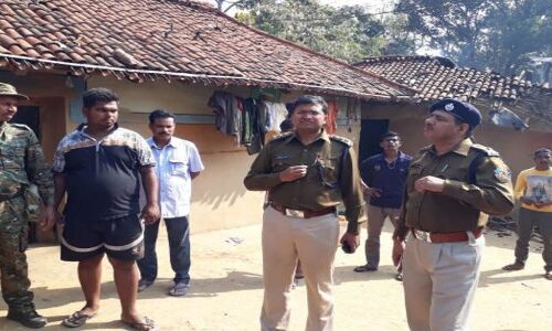 शराब के नशे में धुत्त छोटे भाई ने परिवार के पांच लोंगों को कुल्हाड़ी से काट डाला शराब के नशे में धुत्त छोटे भाई ने परिवार के पांच लोंगों को कुल्हाड़ी से काट डाला