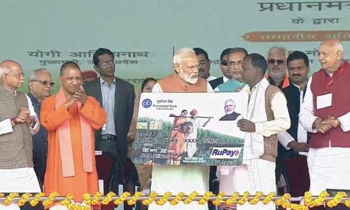 PM Kisan Samman Nidhi Launch, Narendra Modi in Gorakhpur LIVE: पीएम मोदी गोरखपुर पहुंचे, किसान निधि योजना लॉन्च की