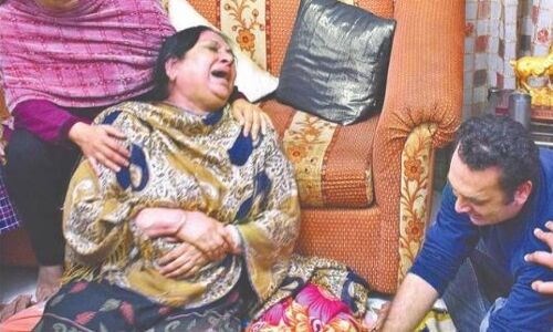 आगरा में माँ समेत दो बेटियों के मिले बाथरूम में शव, मचा हडकम्प आगरा में माँ समेत दो बेटियों के मिले बाथरूम में शव, मचा हडकम्प