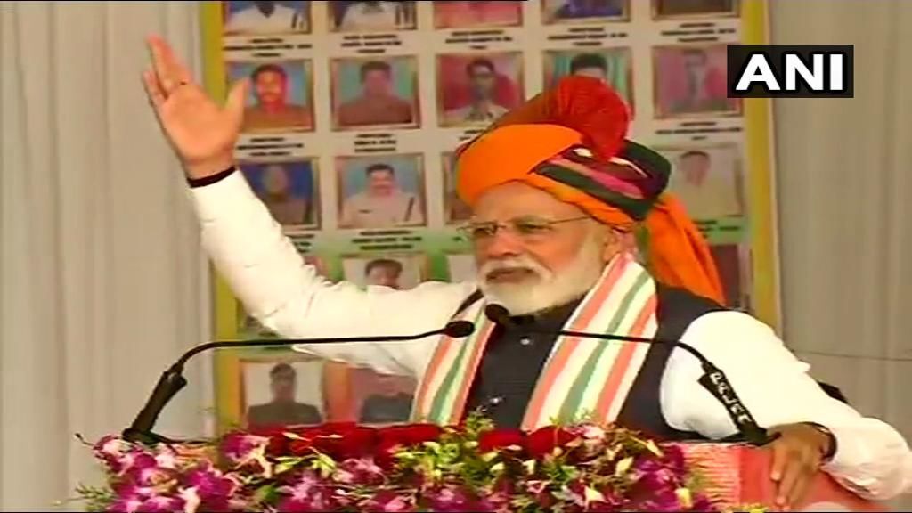 PM मोदी बोले, देश सुरक्षित हाथों में है, सौगंध मुझे इस मिट्टी की - मैं देश नहीं झुकने दूंगा PM मोदी बोले, देश सुरक्षित हाथों में है, सौगंध मुझे इस मिट्टी की - मैं देश नहीं झुकने दूंगा