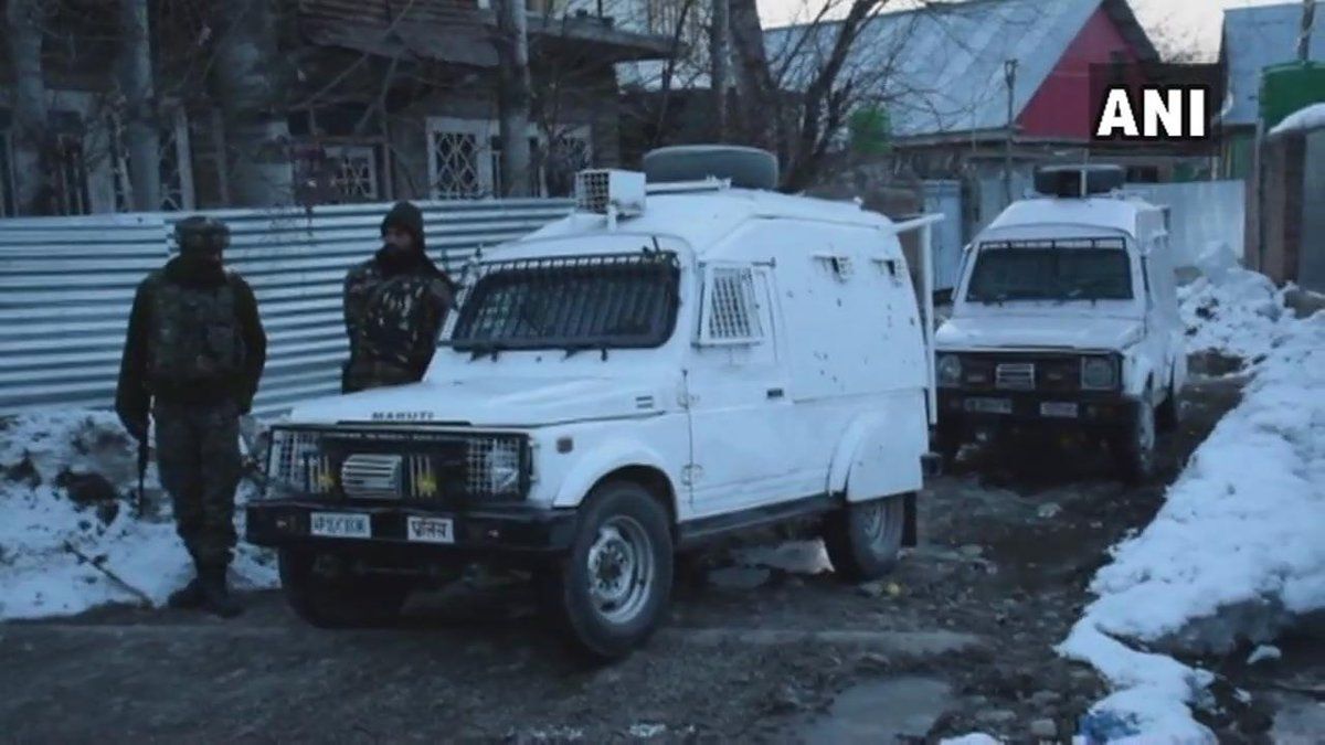 जम्मू-कश्मीर : शोपियां में सुरक्षा बलों ने मुठभेड़ में दो आतंकियों को किया ढेर, एनकाउंटर जारी