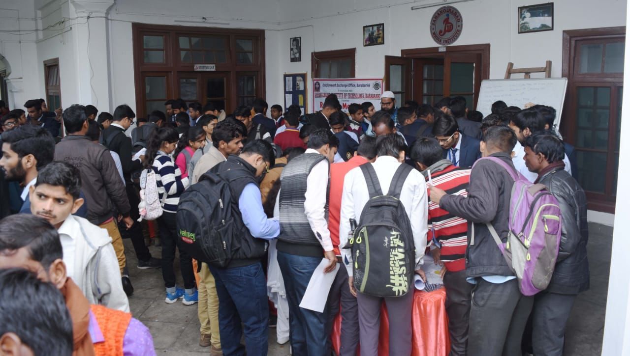 257 छात्रों को पढ़ाई पूरी होते ही मिली नौकरी, खुशी से झूमे छात्र बोले हैल्लो मम्मी पापा नौकरी मिल गयी 257 छात्रों को पढ़ाई पूरी होते ही मिली नौकरी, खुशी से झूमे छात्र बोले हैल्लो मम्मी पापा नौकरी मिल गयी
