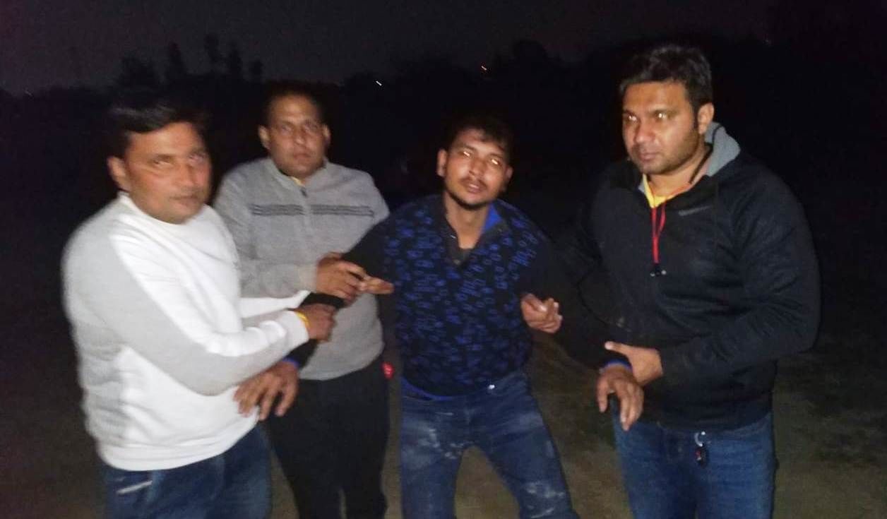 नोएडा पुलिस ने मुठभेड़ में 50 हजार रुपए का इनामी बदमाश किया गिरफ्तार नोएडा पुलिस ने मुठभेड़ में 50 हजार रुपए का इनामी बदमाश किया गिरफ्तार