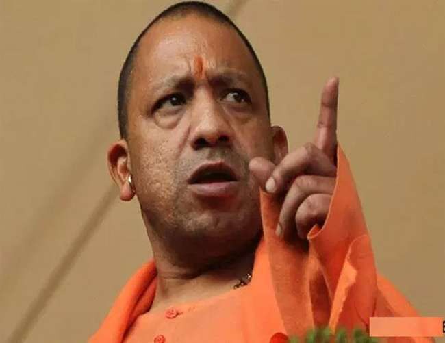 चुनाव आयोग ने दिया सीएम योगी को नोटिस, 5 अप्रैल तक मांगा जवाब चुनाव आयोग ने दिया सीएम योगी को नोटिस, 5 अप्रैल तक मांगा जवाब