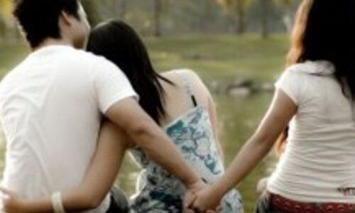 ...जब पत्नी ने पति की गर्लफ्रेंड से कहा- तुम भी उसे खुश नहीं कर पाओगी