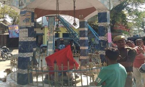 अराजक तत्वों ने तोड़ दी शिव प्रतिमा, मचा बवाल अराजक तत्वों ने तोड़ दी शिव प्रतिमा, मचा बवाल