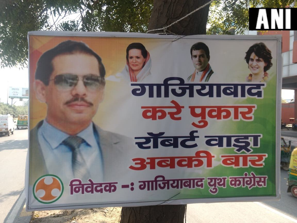 गाजियाबाद के कौशाम्बी मेट्रो स्टेशन में लगे पोस्टर, गाजियाबाद करे पुकार रॉबर्ट वाड्रा अबकी बार गाजियाबाद के कौशाम्बी मेट्रो स्टेशन में लगे पोस्टर, गाजियाबाद करे पुकार रॉबर्ट वाड्रा अबकी बार