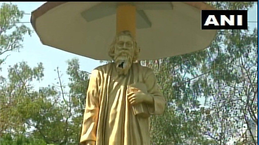 पश्चिम बंगाल के बिधाननगर में रवींद्रनाथ टैगोर की मूर्ति को तोडा पश्चिम बंगाल के बिधाननगर में रवींद्रनाथ टैगोर की मूर्ति को तोडा
