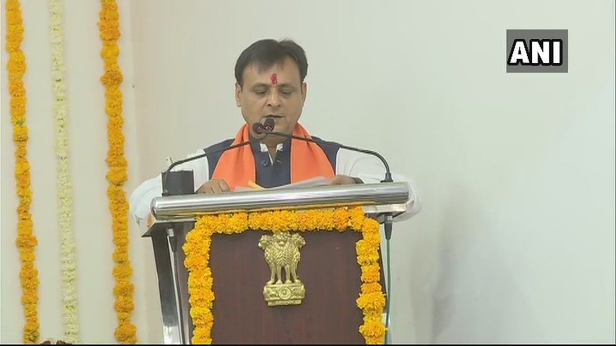 कांग्रेस छोड़ बीजेपी में शामिल विधायक जवाहर चावड़ा, 24 घंटे के अंदर बने कैबिनेट मंत्री कांग्रेस छोड़ बीजेपी में शामिल विधायक जवाहर चावड़ा, 24 घंटे के अंदर बने कैबिनेट मंत्री