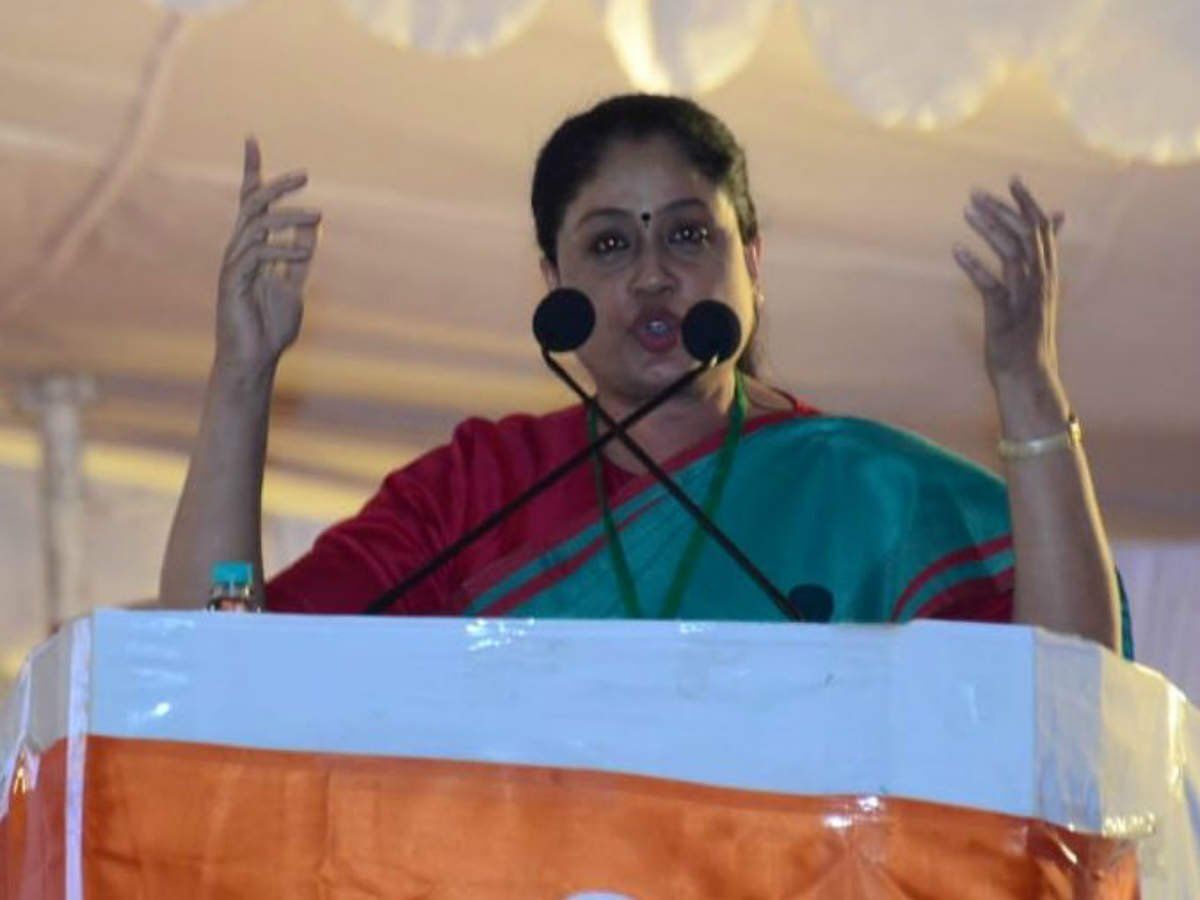 राहुल गांधी की रैली में कांग्रेस की महिला नेता की विवादित टिप्पणी, कहा- आतंकी की तरह दिखते हैं प्रधानमंत्री राहुल गांधी की रैली में कांग्रेस की महिला नेता की विवादित टिप्पणी, कहा- आतंकी की तरह दिखते हैं प्रधानमंत्री