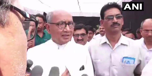 दिग्विजय सिंह ने मोदी को बताया देश का सबसे बड़ा आदमी, लेकिन इस बात का! दिग्विजय सिंह ने मोदी को बताया देश का सबसे बड़ा आदमी, लेकिन इस बात का!