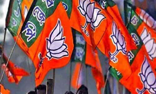 गोवा में ये मुख्यमंत्री पद के प्रबल दावेदार, अब सहयोगी दल ने भी ठोंका दावा गोवा में ये मुख्यमंत्री पद के प्रबल दावेदार, अब सहयोगी दल ने भी ठोंका दावा