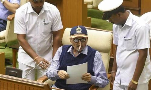 मुख्यमंत्री मनोहर पर्रिकर की हालत बेहद नाजुक, घर के बाहर भारी पुलिसबल तैनात मुख्यमंत्री मनोहर पर्रिकर की हालत बेहद नाजुक, घर के बाहर भारी पुलिसबल तैनात