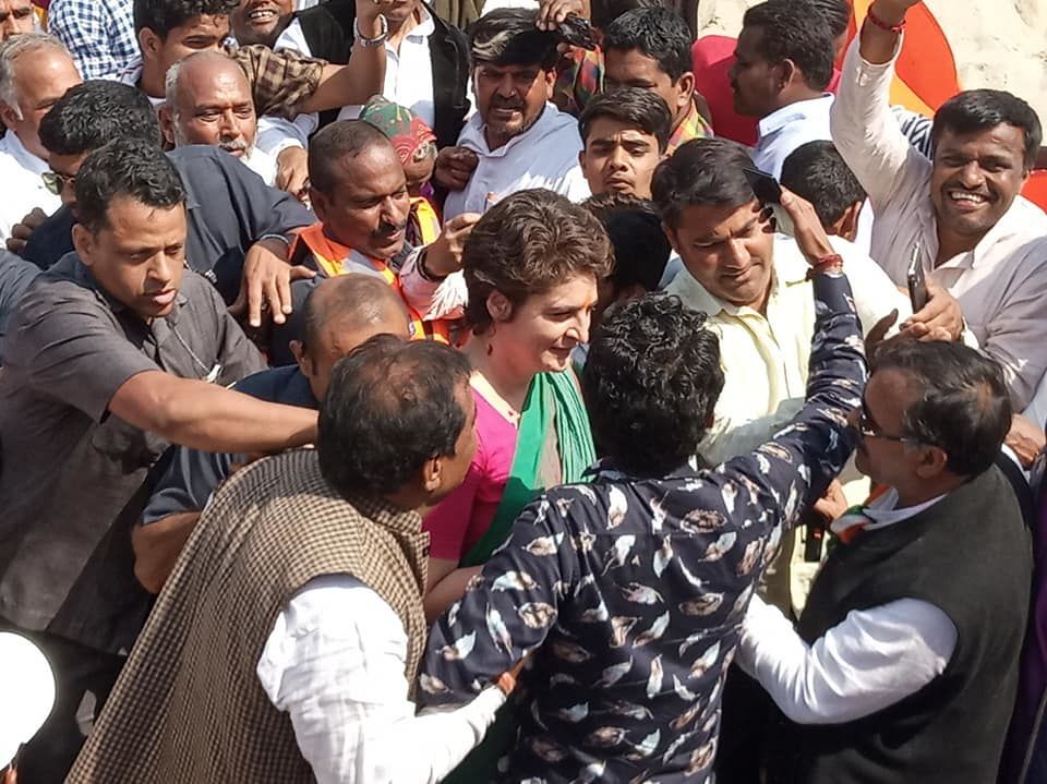 में भी चौकीदार के सवाल पर दिया प्रियंका ने जबाब! में भी चौकीदार के सवाल पर दिया प्रियंका ने जबाब!