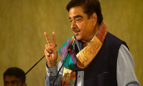 कांग्रेस का हाथ थामेंगे शत्रुघ्न सिन्हा, पटना साहिब से होंगे उम्मीदवार कांग्रेस का हाथ थामेंगे शत्रुघ्न सिन्हा, पटना साहिब से होंगे उम्मीदवार