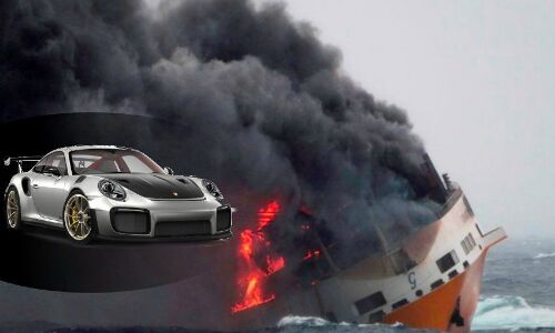 देखते ही देखते समा गई समुद्र में 2000 कारें, अरबों रूपये का नुकसान देखते ही देखते समा गई समुद्र में 2000 कारें, अरबों रूपये का नुकसान