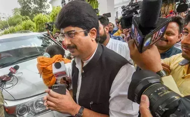 राजा भैया ने किये दो उम्मीदवार घोषित , नहीं बनी बीजेपी से बात 80 सीटों पर उतारेगी उम्मीदवार राजा भैया ने किये दो उम्मीदवार घोषित , नहीं बनी बीजेपी से बात 80 सीटों पर उतारेगी उम्मीदवार