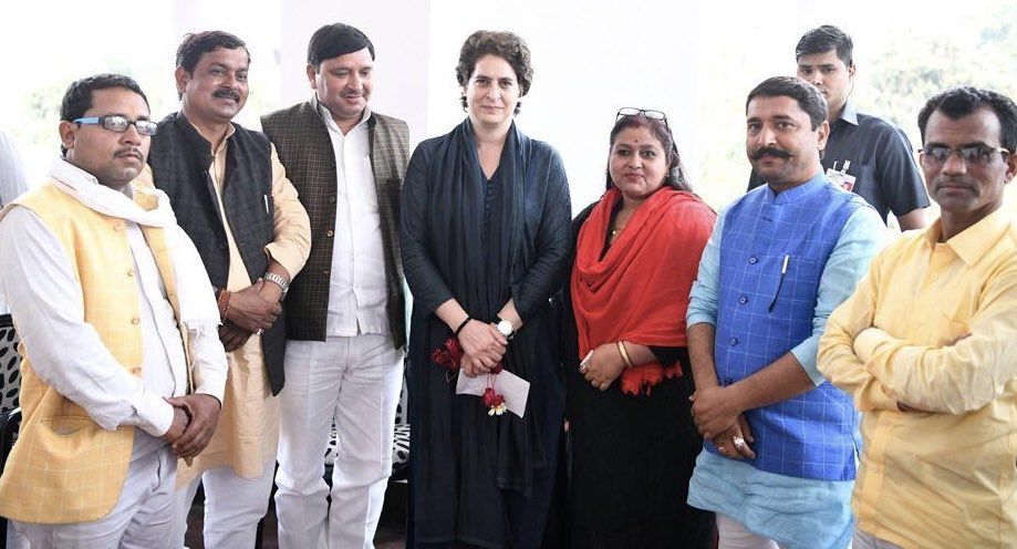 प्रियंका गांधी ने फिर योगी सरकार को घेरा, कहा- शिक्षामित्रों की मेहनत का रोज़ होता है अपमान प्रियंका गांधी ने फिर योगी सरकार को घेरा, कहा- शिक्षामित्रों की मेहनत का रोज़ होता है अपमान