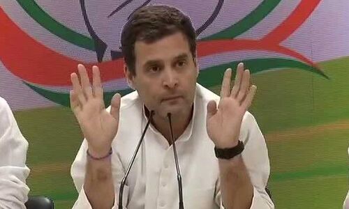 35 रुपए का तेल खरीद कर 73 रुपए में बेचा जा रहा है,क्या राहुल गांधी पेट्रोल-डीजल पर टैक्स को भी कम करेंगे?