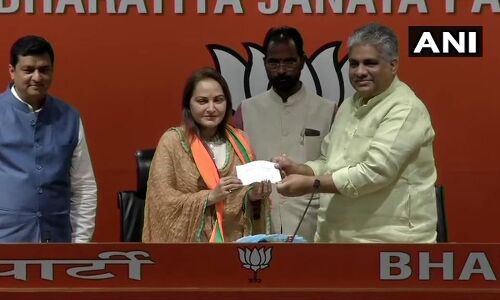 बीजपी में शामिल हुईं जयाप्रदा, रामपुर से आजम को दे सकती हैं चुनौती बीजपी में शामिल हुईं जयाप्रदा, रामपुर से आजम को दे सकती हैं चुनौती