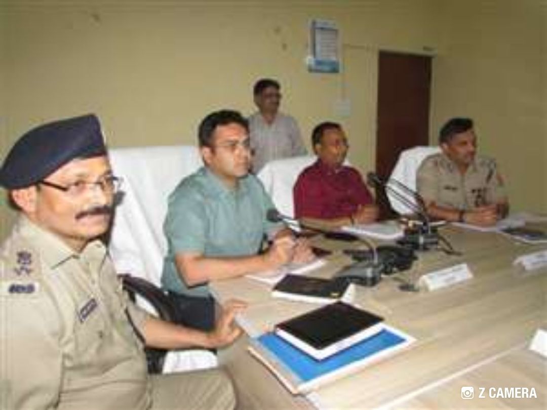 लोकसभा चुनाव को लेकर बिहार और यूपी अधिकारीयों के साथ मंडलायुक्त और आईजी ने की मीटिंग लोकसभा चुनाव को लेकर बिहार और यूपी अधिकारीयों के साथ मंडलायुक्त और आईजी ने की मीटिंग