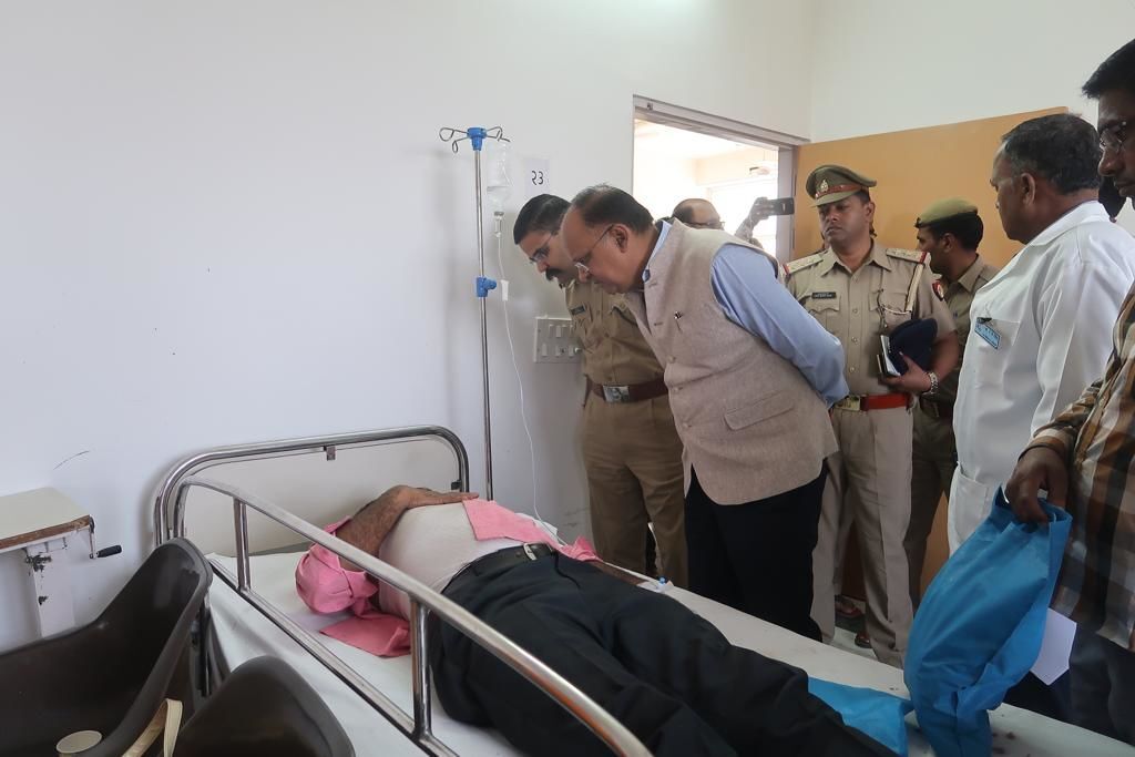 यमुना एक्सप्रेसवे पर एक्सीडेंट की घटना के मृतकों व घायलों की सूची, डीएम और एसपी ने घायलों से की जानकारी यमुना एक्सप्रेसवे पर एक्सीडेंट की घटना के मृतकों व घायलों की सूची, डीएम और एसपी ने घायलों से की जानकारी