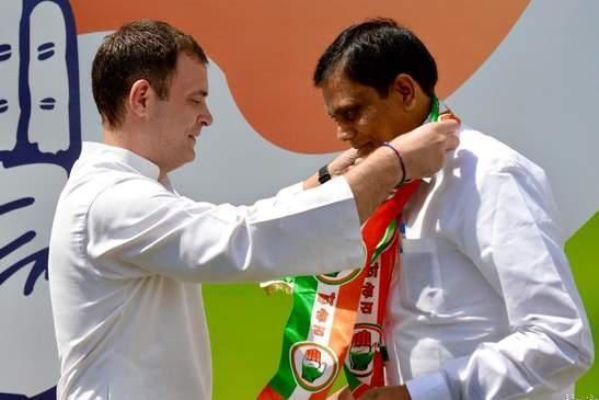 बीजेपी सांसद अशोक कुमार दोहरे कांग्रेस में शामिल, राहुल ने दिलाई सदस्यता