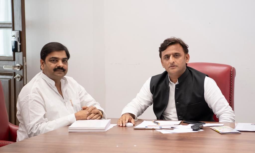 कांग्रेस के बाद अब सपा ने बदला अपना उम्मदीवार कांग्रेस के बाद अब सपा ने बदला अपना उम्मदीवार