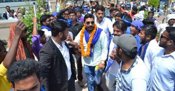 आचार सहिंता को तोड़ते हुए भीम आर्मी चीफ बढ़े आगे, बोले चौकीदार कहां है भाई हिसाबदार आ गया है!