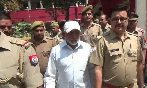 एक लाख के इनामी कुख्यात सुशील मूंछ ने कोर्ट में किया सरेंडर, पुलिस विभाग में हडकम्प एक लाख के इनामी कुख्यात सुशील मूंछ ने कोर्ट में किया सरेंडर, पुलिस विभाग में हडकम्प