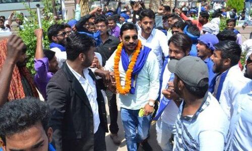 आचार सहिंता को तोड़ते हुए भीम आर्मी चीफ बढ़े आगे, बोले चौकीदार कहां है भाई हिसाबदार आ गया है!