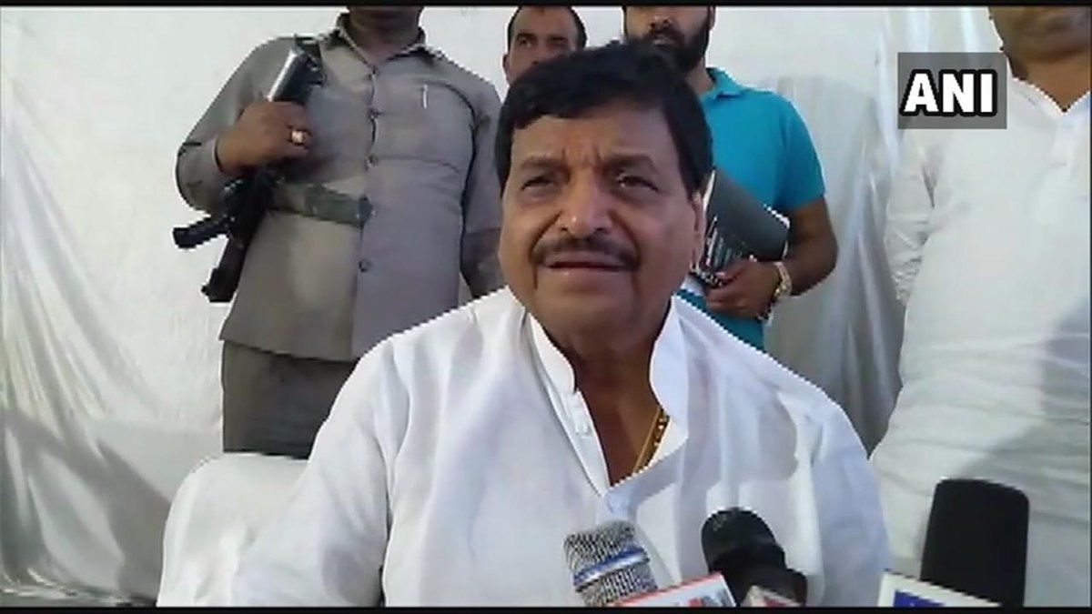 मैनपुरी लोकसभा से मुलायम के नामांकन में शामिल होने पर दिया शिवपाल ने यह जबाब! मैनपुरी लोकसभा से मुलायम के नामांकन में शामिल होने पर दिया शिवपाल ने यह जबाब!