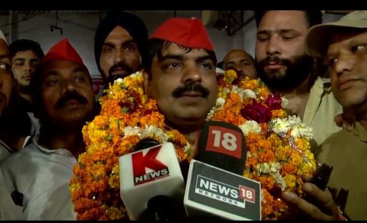 मुरादाबाद पहुंचे नासिर कुरैशी अपने सपा का सिपाही बताते रहे लेकिन अपना दर्द छिपा नही पाए और बोले.. मुरादाबाद पहुंचे नासिर कुरैशी अपने सपा का सिपाही बताते रहे लेकिन अपना दर्द छिपा नही पाए और बोले..