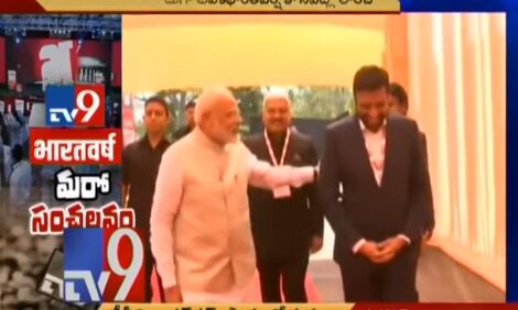 टीवी 9 के कार्यक्रम में पहुंचे मोदी, बोले आपने तो मुझको गालियाँ देने वालों को अपने चैनल में भर रखा है