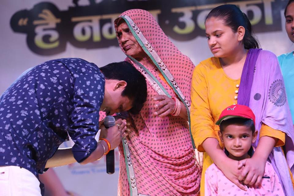 क्या शहीद भी दलित होता है, ये तो हद्द ही हो रही है अब - डॉ कुमार विश्वास क्या शहीद भी दलित होता है, ये तो हद्द ही हो रही है अब - डॉ कुमार विश्वास