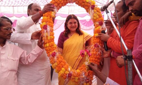 प्रियंका के सवाल पर मेनका गाँधी ने दिया करारा जबाब, सुनकर प्रियंका के उड़ जायेंगे होश