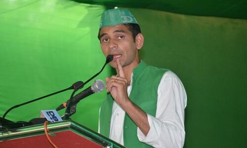 नाराज तेज प्रताप यादव बनाएंगे अपनी नई पार्टी, RJD के खिलाफ खड़ा करेंगे लालू-राबड़ी मोर्चा? नाराज तेज प्रताप यादव बनाएंगे अपनी नई पार्टी, RJD के खिलाफ खड़ा करेंगे लालू-राबड़ी मोर्चा?