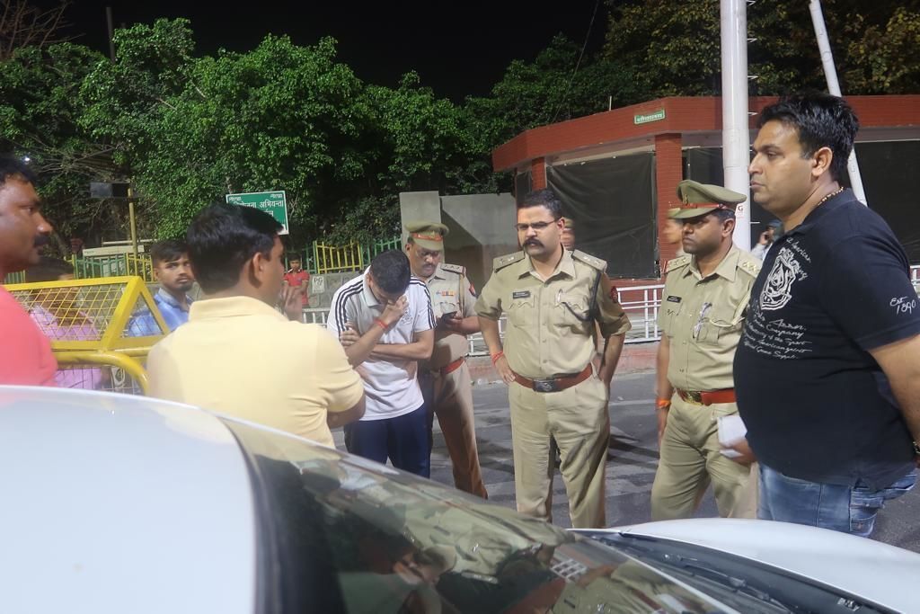 नोएडा एसएसपी कृष्ण ने बचाया यूपी पुलिस का वैभव, मंत्री के OSD की दिल्ली से लूटी कार पन्द्रह मिनट में की बरामद