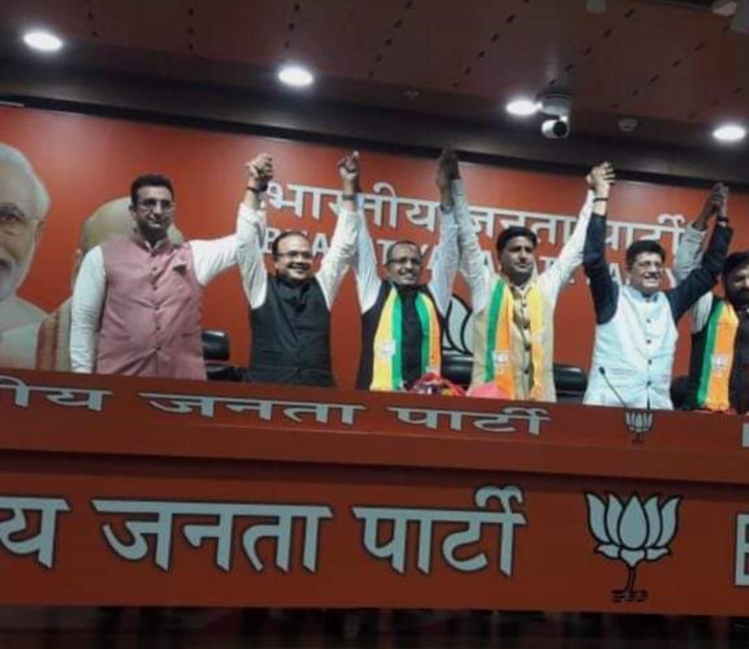 बीजेपी ने दिया सपा को दूसरा बड़ा झटका, गुर्जर समाज के बड़े चेहरे रहे पूर्व मंत्री को किया बीजेपी में शामिल बीजेपी ने दिया सपा को दूसरा बड़ा झटका, गुर्जर समाज के बड़े चेहरे रहे पूर्व मंत्री को किया बीजेपी में शामिल