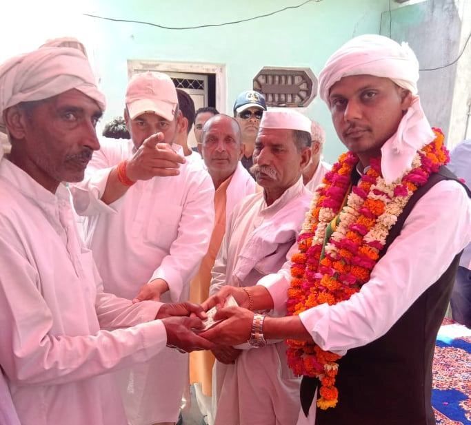 करोड़ों में अजीत बालियान ने ख़रीदा है टिकट, करेंगे अलीगढ का विनाश : दीपक चौधरी करोड़ों में अजीत बालियान ने ख़रीदा है टिकट, करेंगे अलीगढ का विनाश : दीपक चौधरी