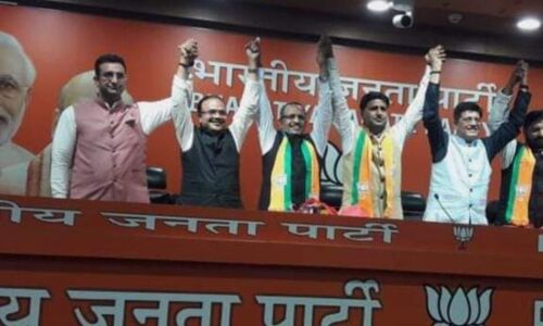 बीजेपी ने दिया सपा को दूसरा बड़ा झटका, गुर्जर समाज के बड़े चेहरे रहे पूर्व मंत्री को किया बीजेपी में शामिल बीजेपी ने दिया सपा को दूसरा बड़ा झटका, गुर्जर समाज के बड़े चेहरे रहे पूर्व मंत्री को किया बीजेपी में शामिल