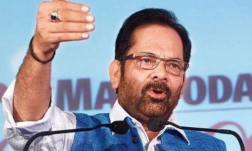 योगी के बाद अब मुख्तार अब्बास नकवी भी बोले मोदी की सेना, चुनाव आयोग ने मांगी रिपोर्ट