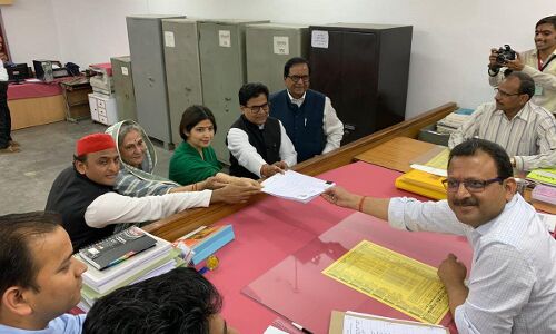 समाजवादी पार्टी और बहुजन समाज पार्टी के वरिष्ठ नेताओं के साथ कन्नौज लोकसभा सीट से डिंपल यादव ने किया नामांकन समाजवादी पार्टी और बहुजन समाज पार्टी के वरिष्ठ नेताओं के साथ कन्नौज लोकसभा सीट से डिंपल यादव ने किया नामांकन