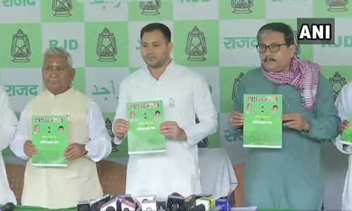 तेजस्वी यादव ने जारी किया RJD का चुनावी घोषणापत्र, जातिगत जनगणना समेत किए कई बड़े वादे तेजस्वी यादव ने जारी किया RJD का चुनावी घोषणापत्र, जातिगत जनगणना समेत किए कई बड़े वादे