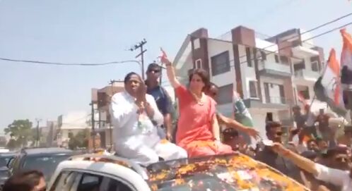 बिजनौर में प्रियंका का रोड शो : BJP कार्यकर्ताओं ने लगाए मोदी-मोदी के नारे, प्रियंका ने फूल फेंक कहा- और लगाओ बिजनौर में प्रियंका का रोड शो : BJP कार्यकर्ताओं ने लगाए मोदी-मोदी के नारे, प्रियंका ने फूल फेंक कहा- और लगाओ