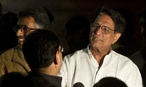 अजीत सिंह के नल ने संजीव बालियान के कमल को खूब पानी पिलाया!