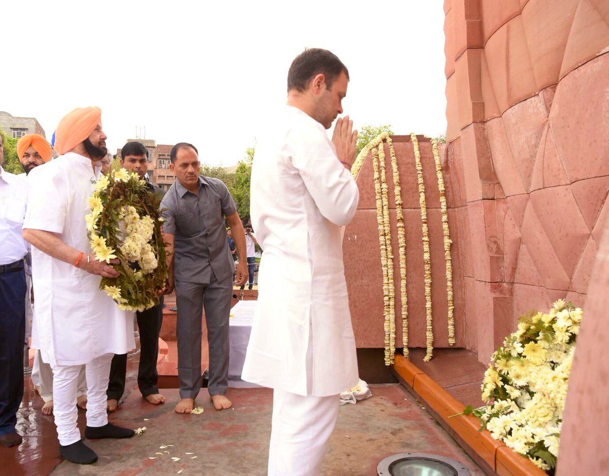 100वीं बरसी पर जलियांवाला बाग पहुंचे राहुल गांधी, शहीदों को दी श्रद्धांजलि 100वीं बरसी पर जलियांवाला बाग पहुंचे राहुल गांधी, शहीदों को दी श्रद्धांजलि