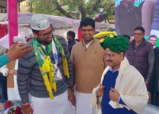 हरियाणा में जेजेपी और आम आदमी पार्टी का हुआ गठबंधन हरियाणा में जेजेपी और आम आदमी पार्टी का हुआ गठबंधन