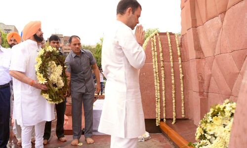 100वीं बरसी पर जलियांवाला बाग पहुंचे राहुल गांधी, शहीदों को दी श्रद्धांजलि